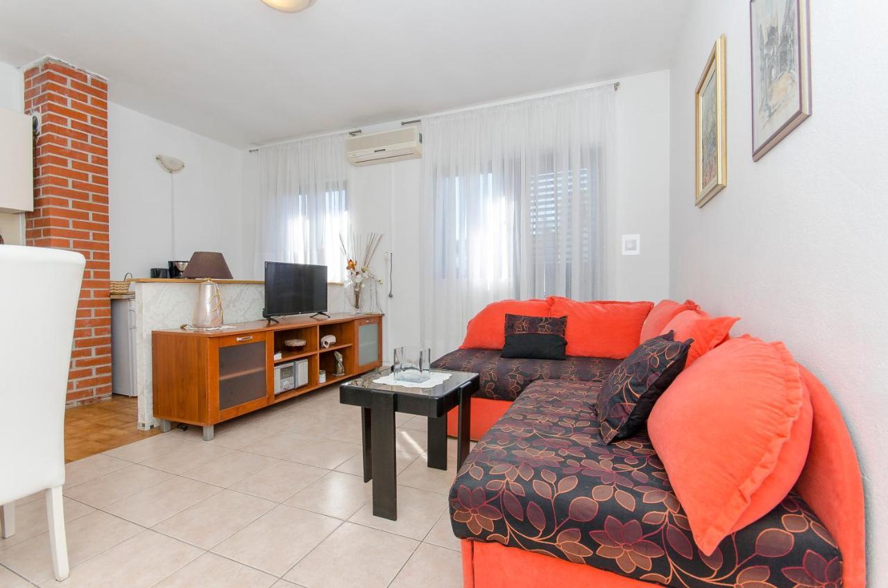 Apartments Derado Supetar Exterior foto