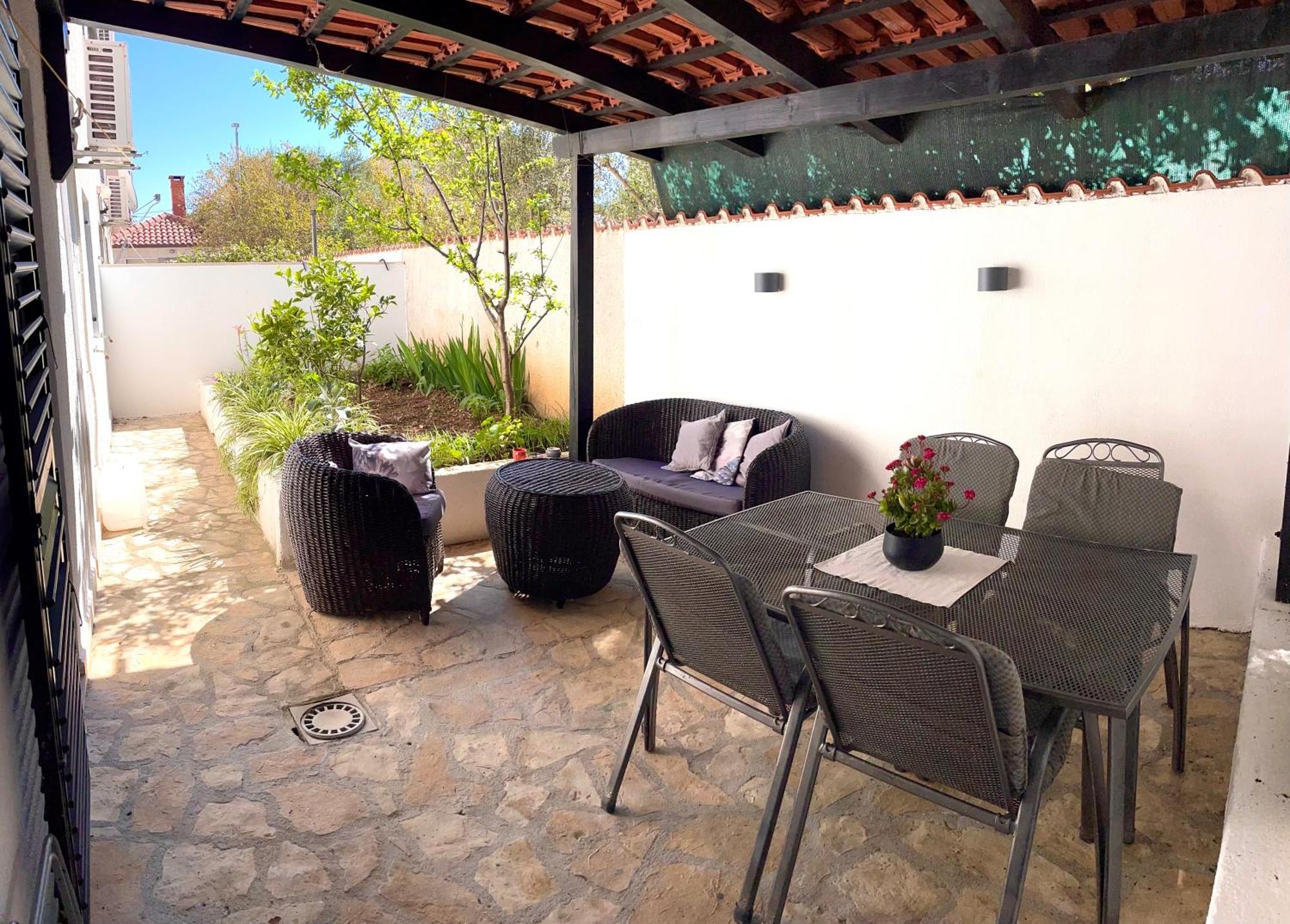 Apartments Derado Supetar Exterior foto